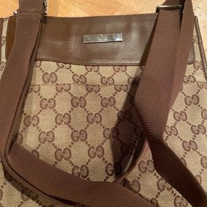 Gucci cross body / flat bag